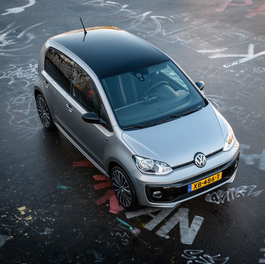  Volkswagen up! R-Line 2018 года  (WW) (фото 9 из 10)